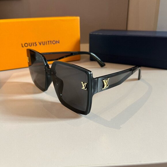 Louis Vuitton Women's Black Sunglasses - Picture 1 of 7